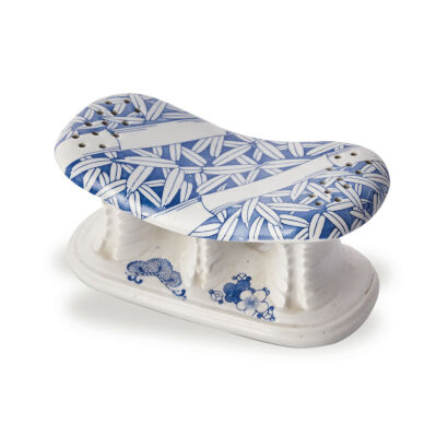 A Blue and White Porcelain Pillow decorated with bamboo pattern