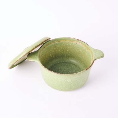 A Radiation NZ Cast Iron Casserole