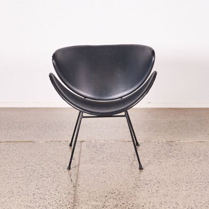 A Vintage Lip Chair