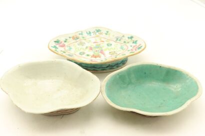 A Chinese Qing Dynasty Famille-rose Flowers Foliate-rim Dish-John Perry Collections