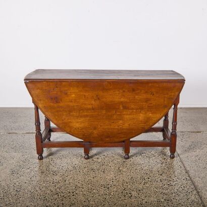 An Antique Oak Gateleg Table