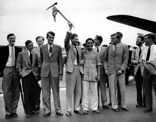 ASSOCIATED PRESS PHOTO Everest Men Fly In