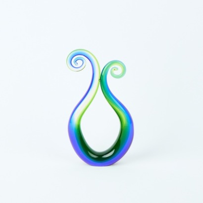 A Koru Glass Form