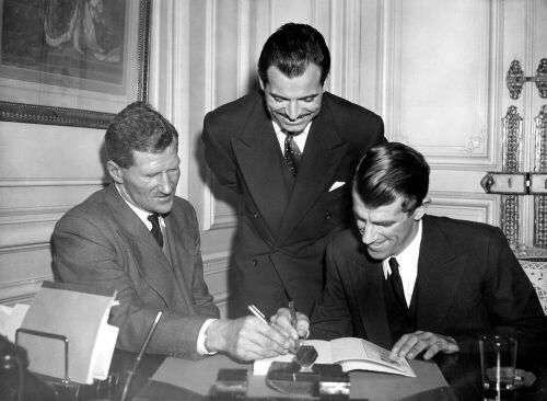 ASSOCIATED PRESS PHOTO Everest Heroes in Paris