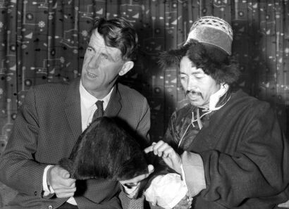 PAUL POPPER PHOTO Sir Edmund Hillary and the Yeti Scalp