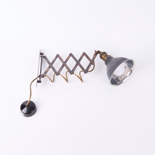 A Scissor Wall Lamp