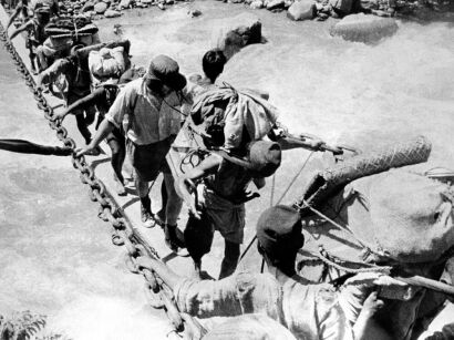 Climbing with Chain