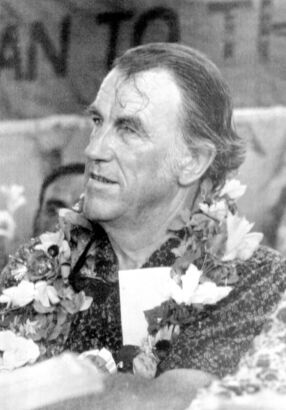 Sir Edmund Hillary wearing Lei