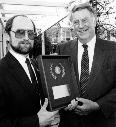 Sir Edmund Hillary Receives the New Zealand Toastmasters Communication and Leadership Award